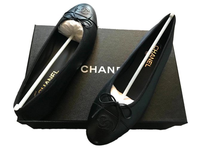 Chanel neue schwarze Kaviar Ballerinas Leder  ref.190128