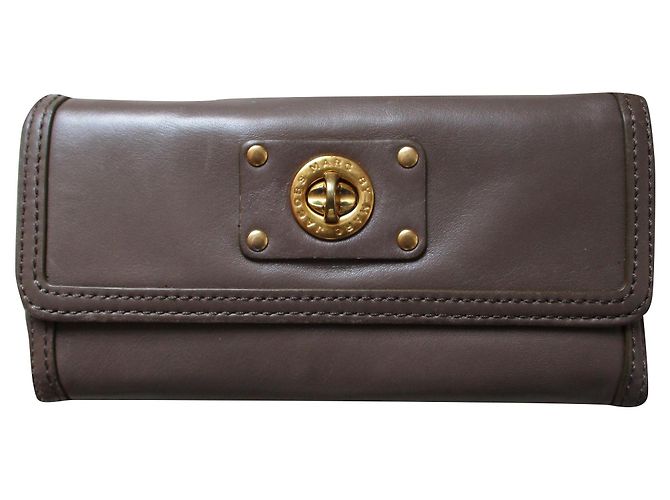 Marc by Marc Jacobs Compagno di pelle color talpa. Taupe