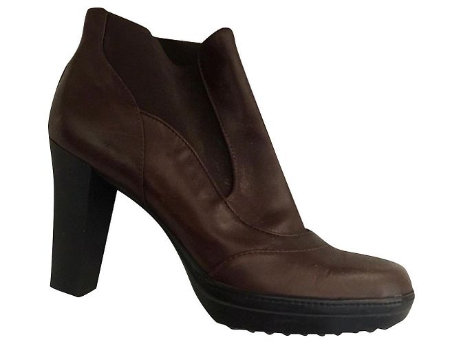 Tod's Brown Chelsea ankle boots