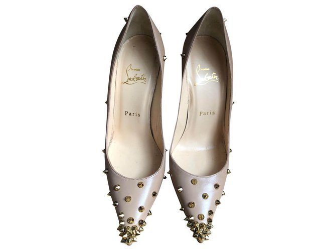 Christian Louboutin Pigalle with spikes Beige Leather  ref.190798