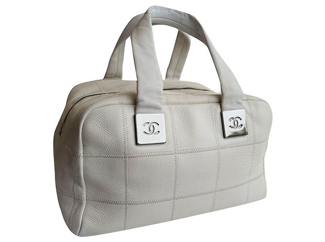 Chanel Chocolate Bar Boston Caviar Blanco