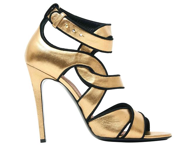 Barbara Bui Dea dell'oro FR40