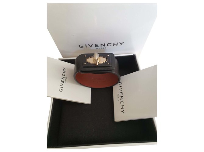 Givenchy Bracelet à corne  Dore Cuir d'agneau Noir  ref.190936