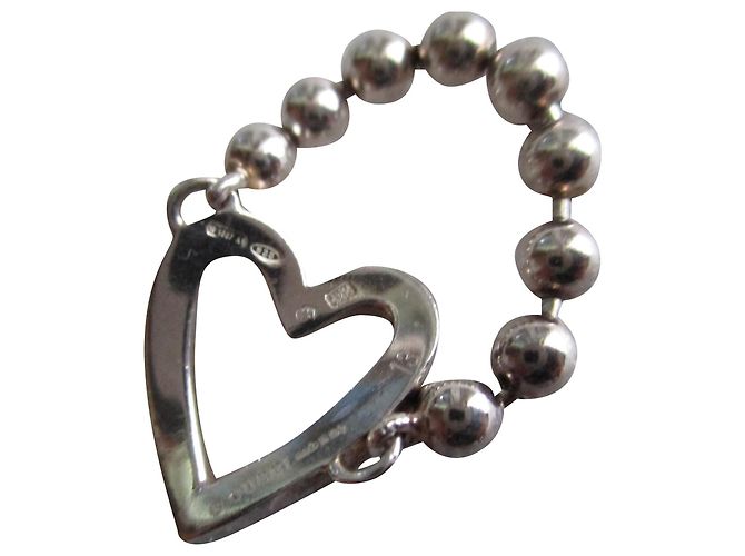 Anello Gucci in argento con cuore e pallina