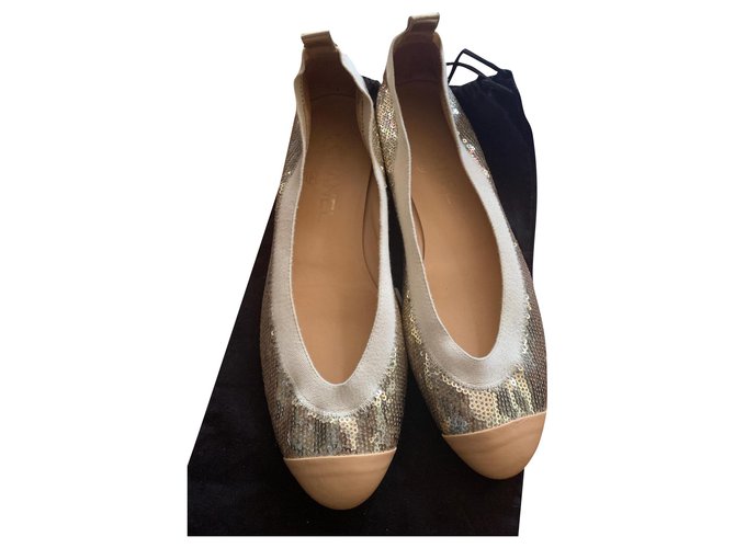 Chanel Zapatillas de ballet Dorado Cuero  ref.191916