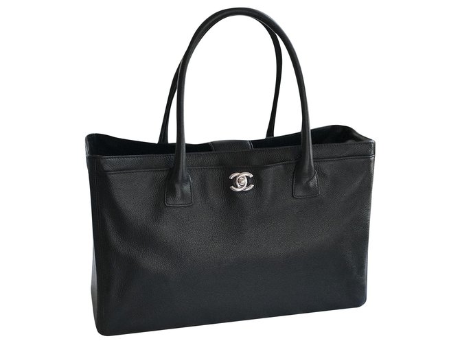 Chanel 35 cm Executive Cerf Tote bag in Black