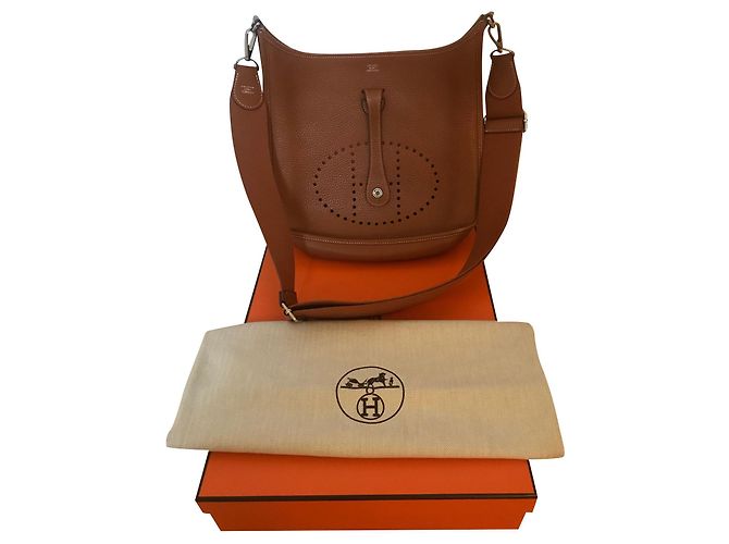 Hermès Evelyne III PM Hellbraun