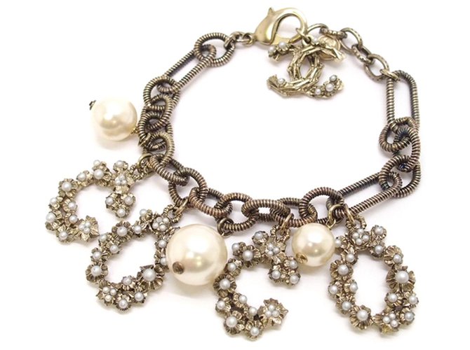 Bracelet Chanel Or Faux Perle Coco Métal Blanc Doré  ref.192776