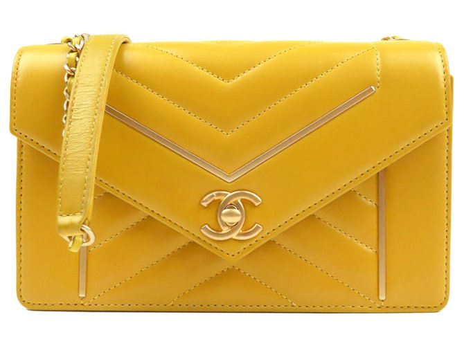 Chanel amarelo pequeno invertida Chevron Flap Bag Dourado Couro Metal  ref.192796