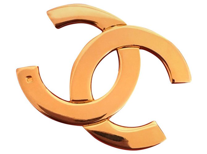 Chanel Alfinetes e broches Dourado Aço  ref.192962