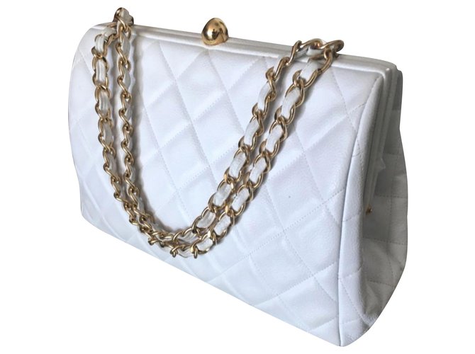 Rare Chanel vintage white caviar clasp bag purse Leather ref.192964 - Joli  Closet