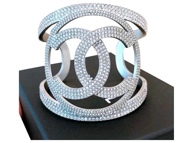 Ampio bracciale Chanel in cristallo CC Argento