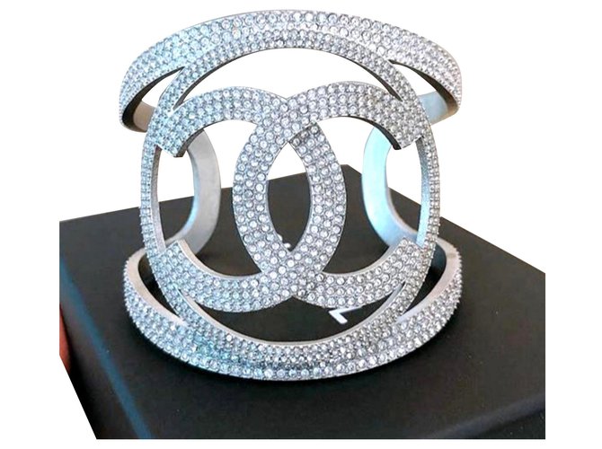 Large Chanel CC crystal cuff Silvery Metal  ref.192968
