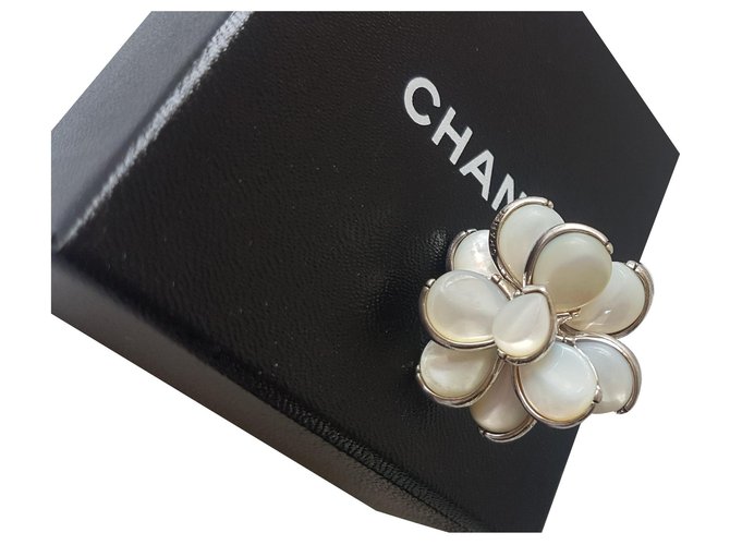 Chanel CAMELLIA Silvery White Silver  ref.193074