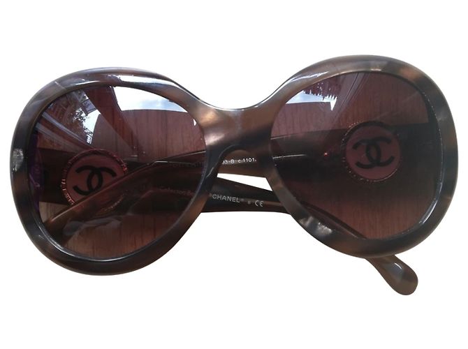 Cambon Occhiali da sole Chanel Bouton Oversize Marrone Tartaruga Marrone scuro