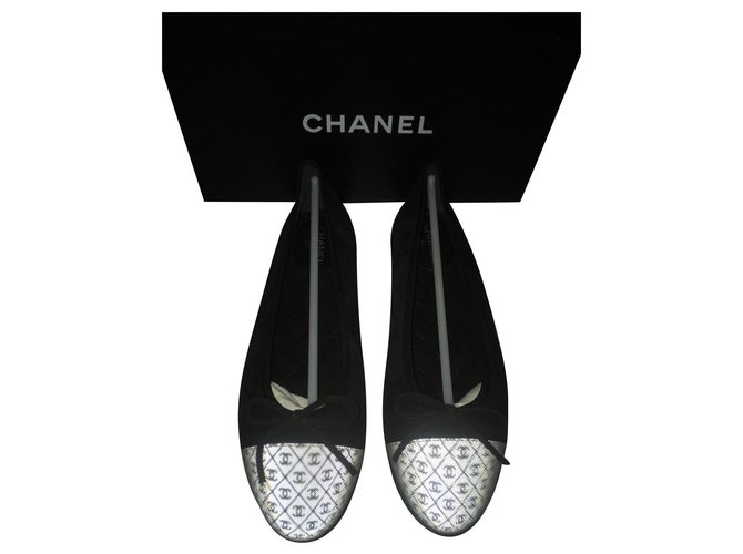 Chanel Magnifiques ballerines logo 3D Velours Chèvre Noir Blanc  ref.193120