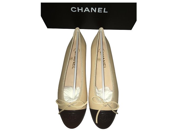 Superbe ballerine classiche Chanel Nero Beige