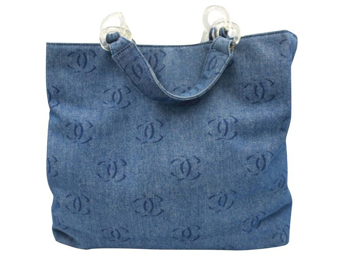 Chanel handbag in denim with double « C » print. Jean Bleu  ref.193199