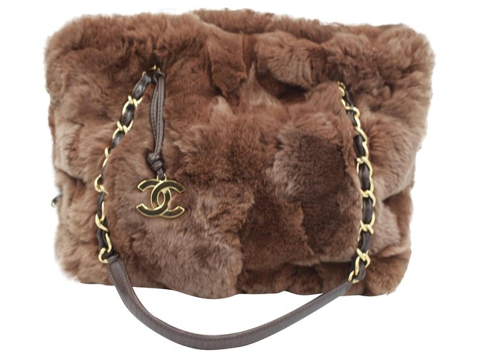 Chanel handbag in brown rabbit fur.  ref.193200