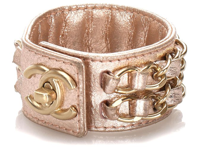 Bracciale Chanel in pelle di agnello CC Turnlock rosa Metallo  ref.193325