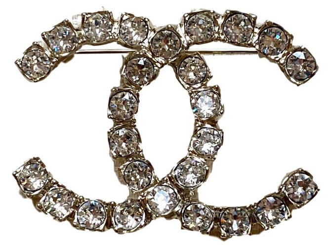 Chanel Alfinetes e broches Dourado Aço  ref.193435