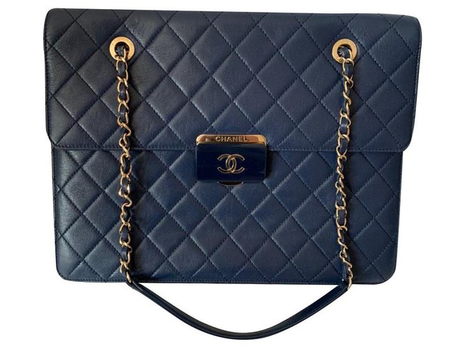 Chanel Dark blue Leather  ref.193447