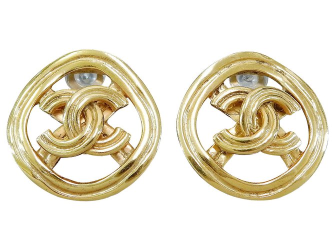 Chanel Vintage Round Clip Earrings Golden Gold-plated  ref.193583