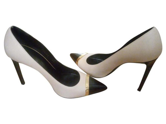 Yves Saint Laurent Zapatos de salón de cuero bicolor de St Laurent Beige  ref.194349