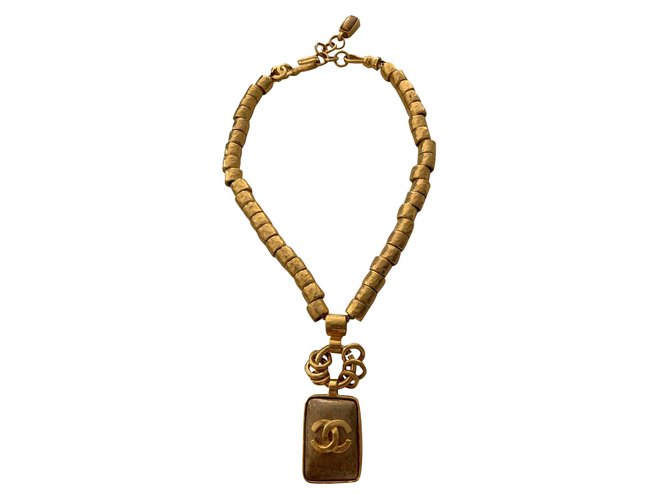 Chanel Collares largos Dorado Metal  ref.194376