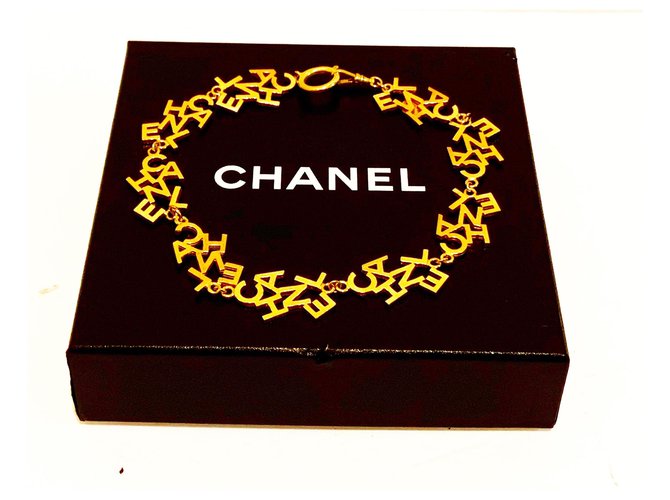Chanel Gargantilha rara de logotipo vintage Dourado Banhado a ouro  ref.194452