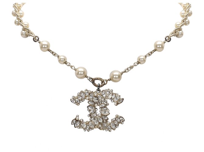 Chanel White CC Faux Pearl Necklace Golden Metal  ref.194722