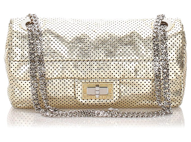 Chanel ouro perfurado broca de couro Flap Bag Dourado Bezerro-como bezerro  ref.194763