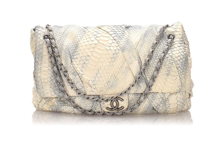Timeless Bolsa Chanel Branca Jumbo XL Python com Alça Torcida Branco Azul Couro  ref.194773