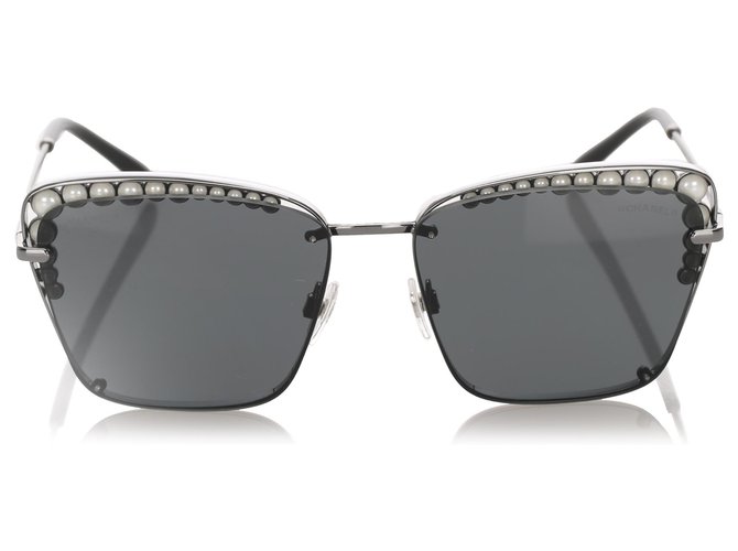 Square metal best sale body sunglasses