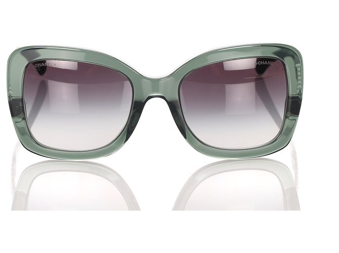 Gafas de sol teñidas de mariposa gris Chanel Verde Verde oscuro Plástico  ref.195002