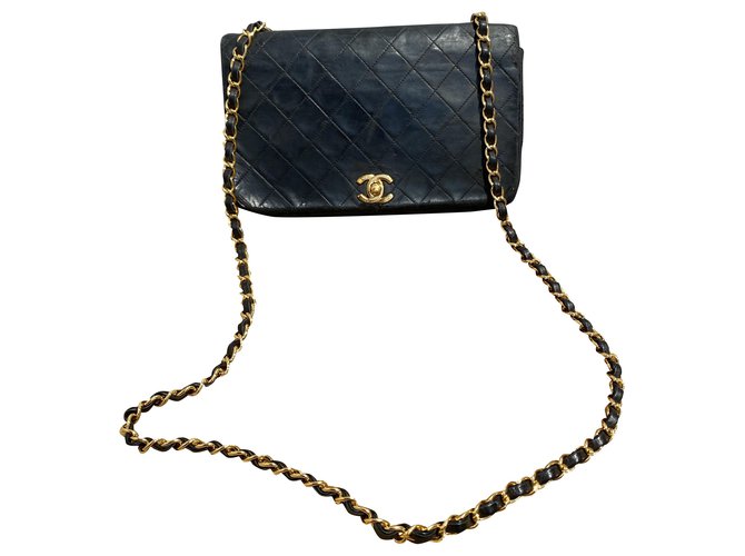 Timeless Chanel Handtaschen Schwarz Leder  ref.195116