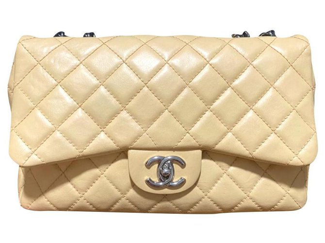 Chanel Beige Jumbo Bijoux chaîne sac à rabat classique Cuir  ref.195138