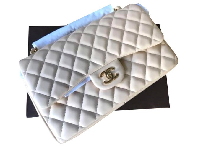 Timeless Chanel Beige Lambskin Jumbo classic flap bag Leather  ref.195139