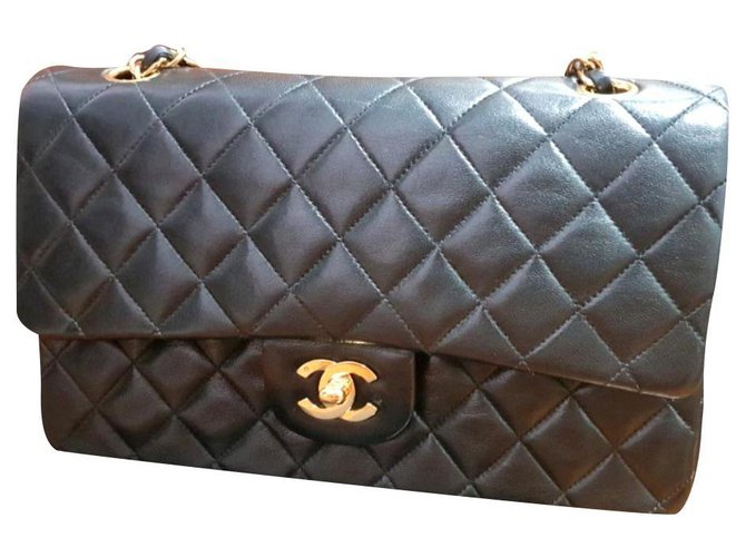 Timeless Vintage Chanel black lambskin medium classic flap bag Leather  ref.195145