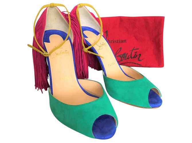 sandálias louboutin