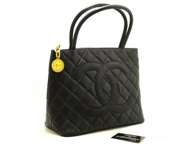 Chanel Médaillon Black Leather  ref.195216