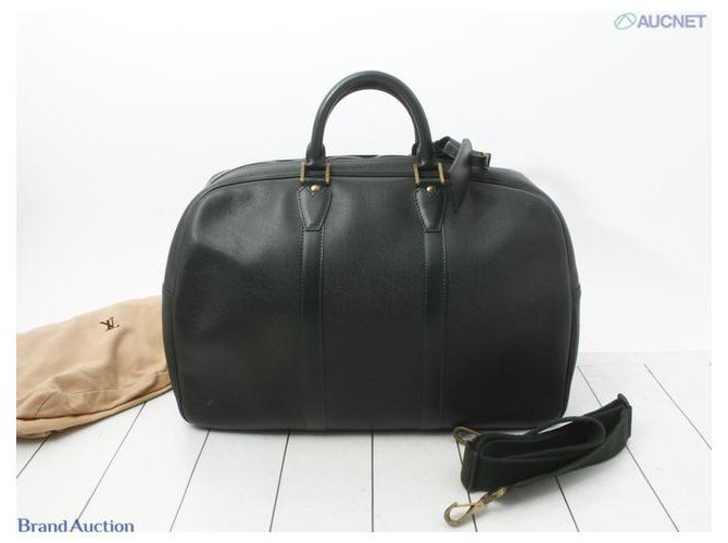 Louis Vuitton Taiga Black Leather  ref.195450