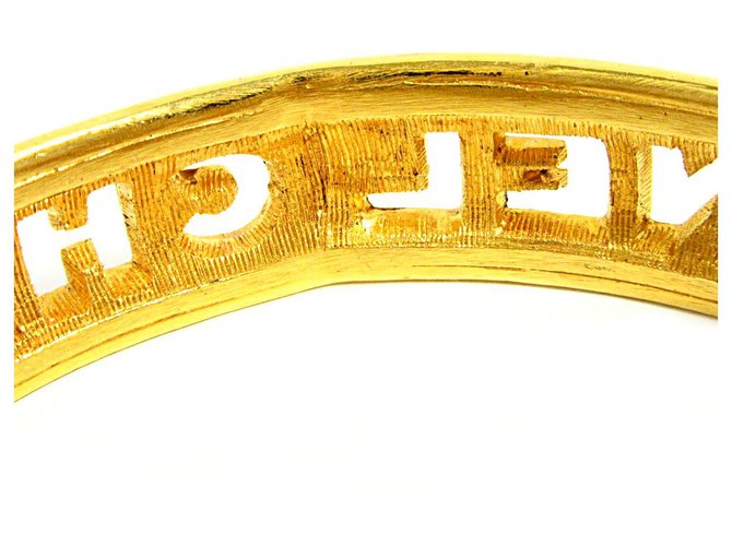 Chanel Bracciale intagliato con logo raro D'oro Placcato in oro  ref.195463