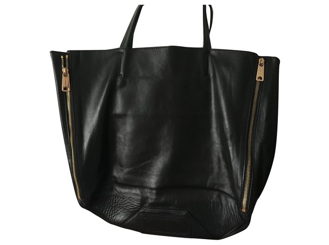 Céline Handbags Black Leather  ref.195511