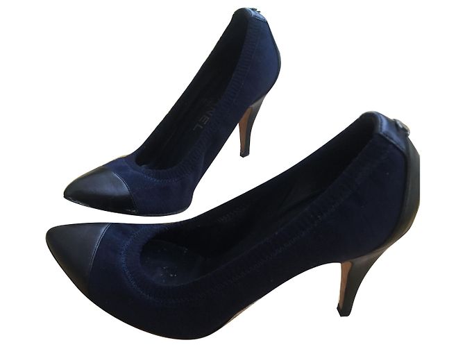 Décolleté Chanel Bicolore Nero e Blu Navy Tela e Pelle