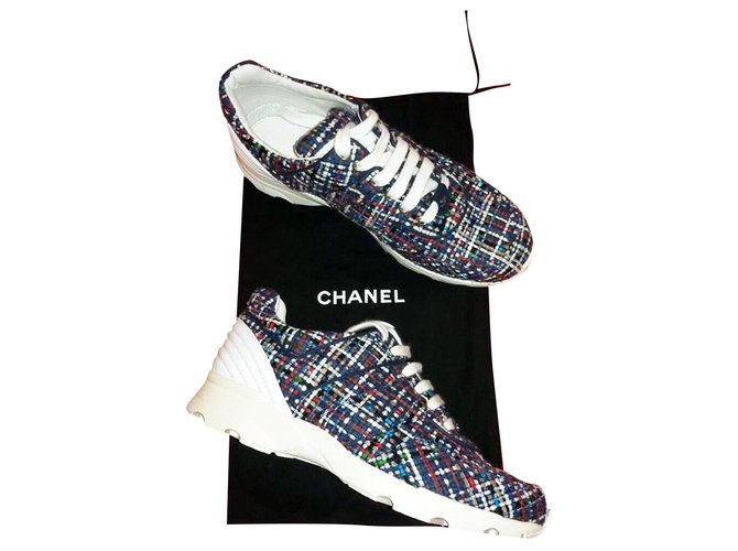 Chanel 2017 Baskets à logo CC en tweed Cruise Multicolore  ref.195879