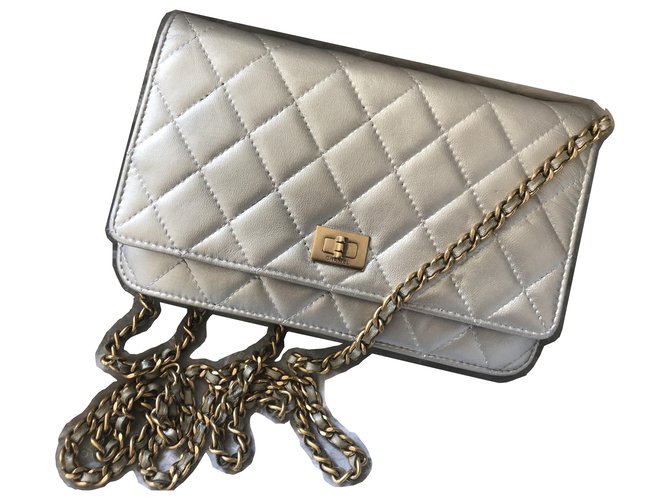 Wallet On Chain Chanel Cartera WOC atemporal en bolsa de solapa de cadena con caja Plata Cuero  ref.195924