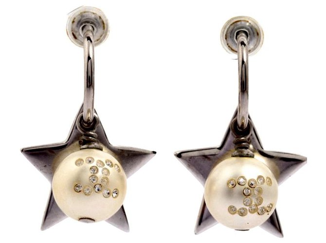 Beautiful and rare Chanel Earrings from 2006 Eggshell Silver  ref.195932