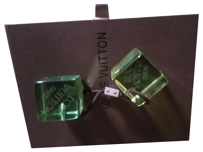 Louis Vuitton Accesorios para el cabello Verde claro Resina  ref.195944