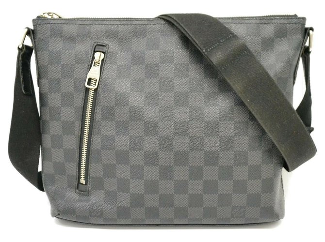 Louis Vuitton Handtasche Grau Leinwand  ref.196317